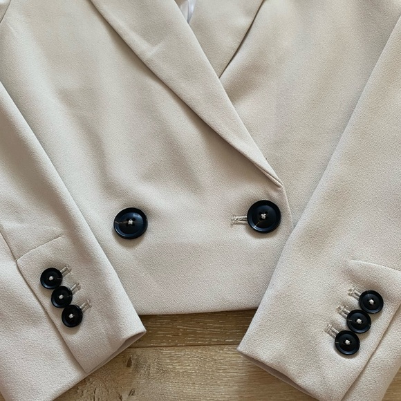 Brand New Cropped Blazer - Picture 3 of 7